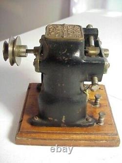 Antique DIRECT CURRENT ELECTRIC MOTOR Signed KENT DYNAMO OR MOTOR No. 8