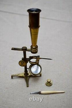 Unsigned Cary-Gould type folding-foot microscope c. 1840 in mahogany box